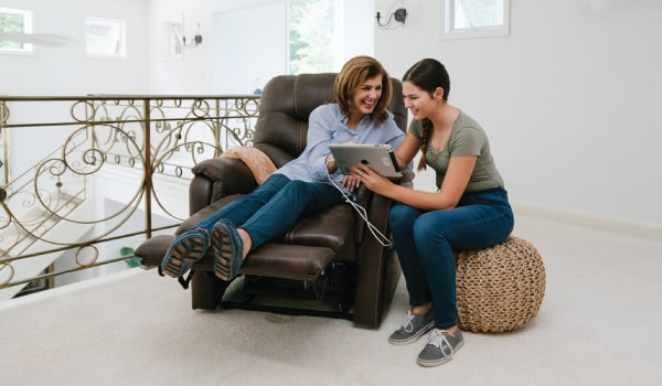 Paramount Living Aids Homepage Image Featuring Family on iPad sitting in Standup Recliner